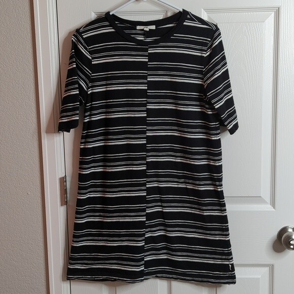 Vans Dresses & Skirts - Vans Tee Shirt Style Dress Black and White size M